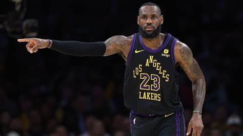 Lakers revert to Game 1 lineup, plan for it to stick .